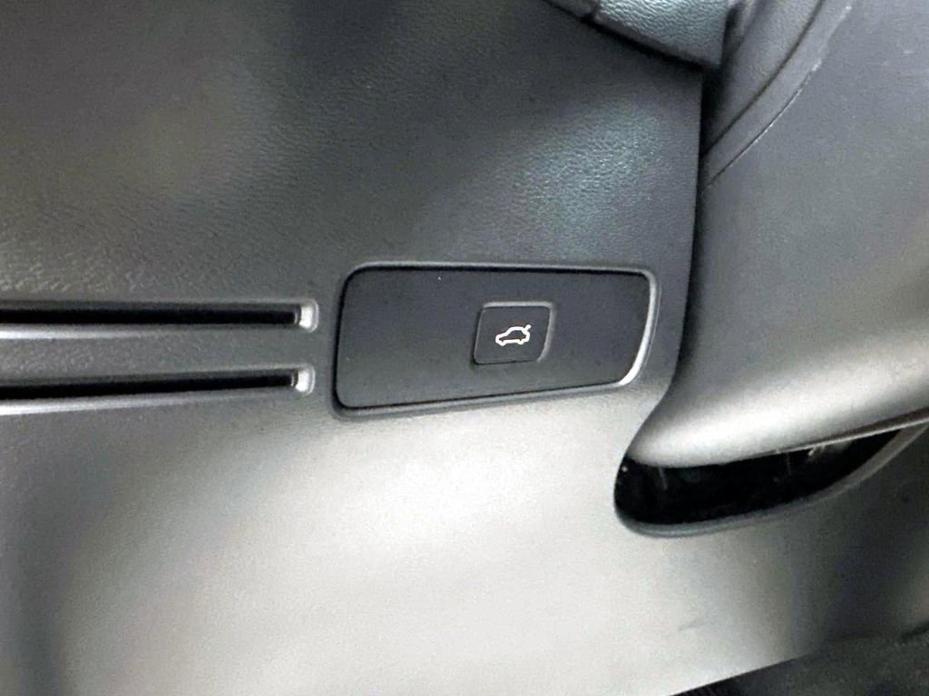 Used 2025 Volvo XC40 B5 Ultra w/ Protection Package Premier image 14