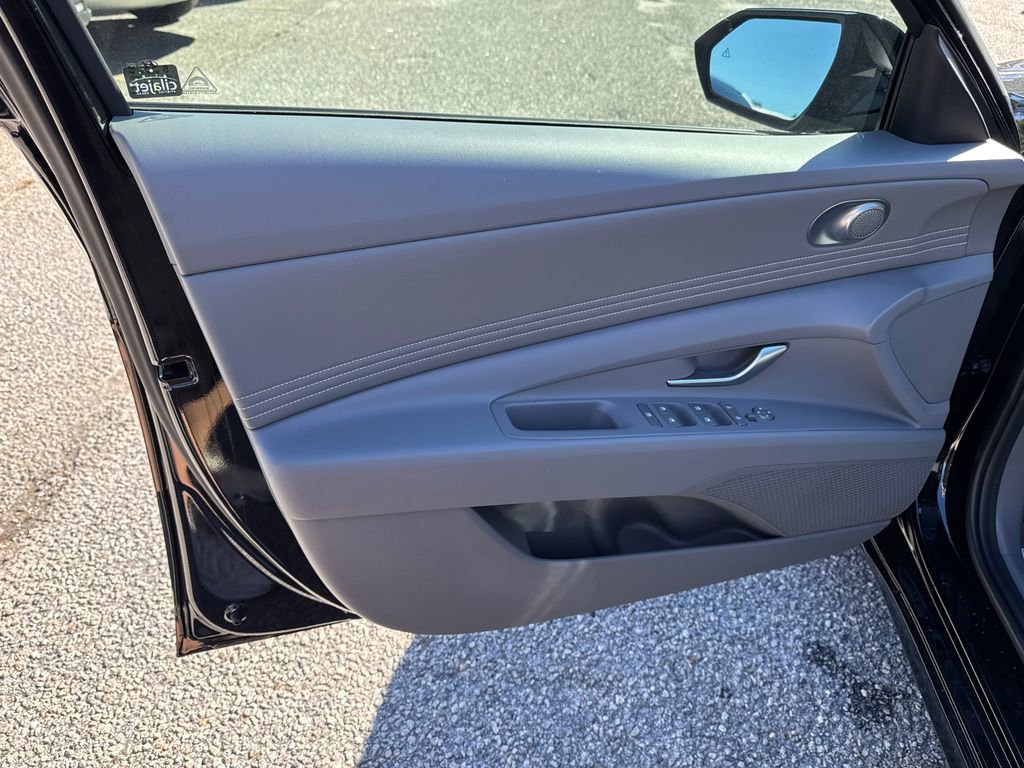 New 2025 Hyundai Elantra SEL image 10