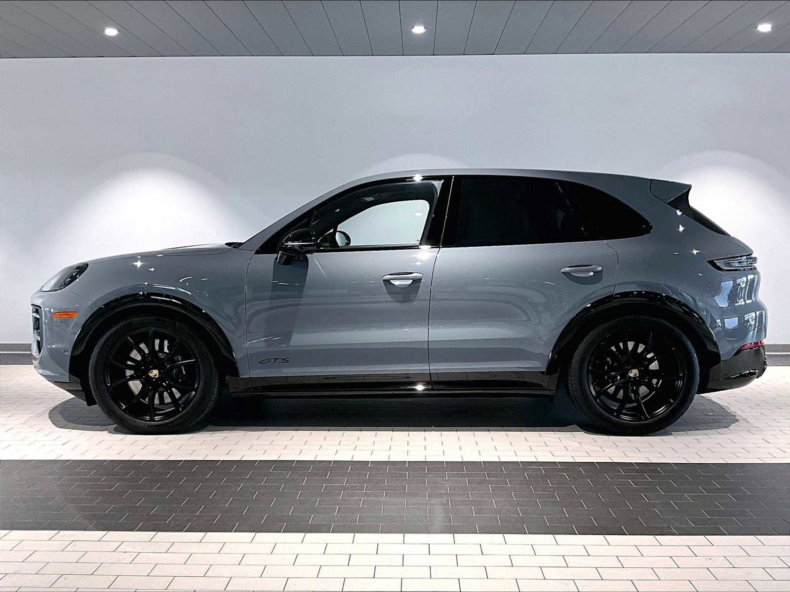 Used 2025 Porsche Cayenne GTS image 2