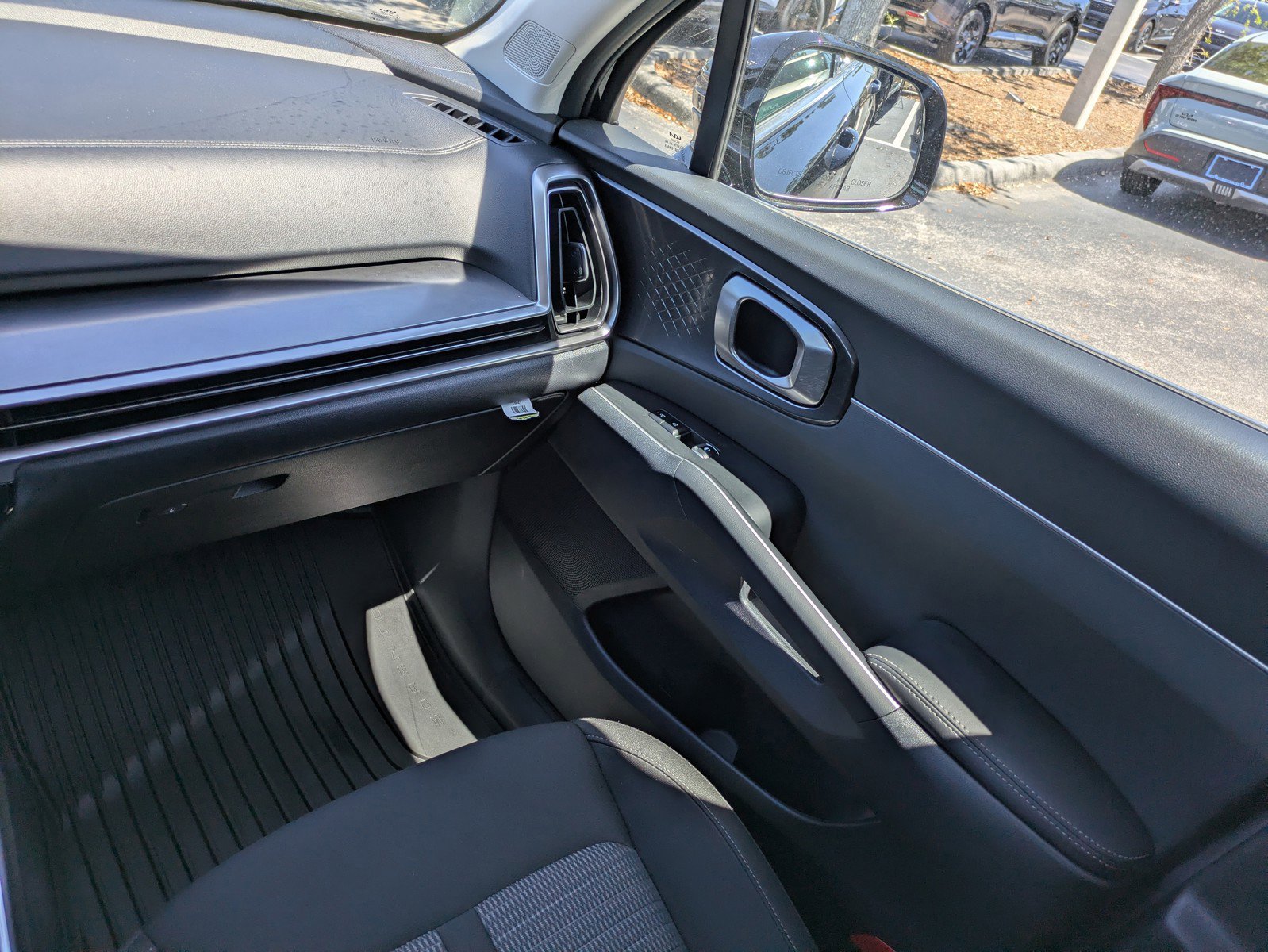 Certified 2025 Kia Sorento LX image 14