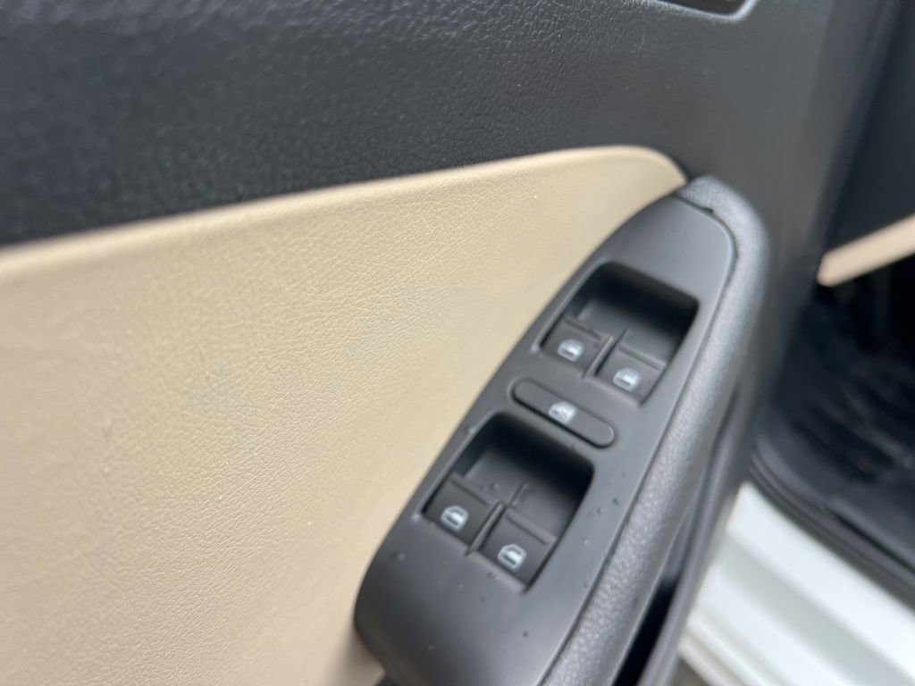 Used 2017 Volkswagen Jetta SE FWD image 13