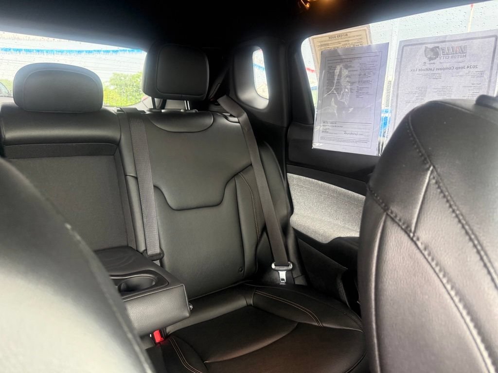 Used 2024 Jeep Compass Latitude AWD/4WD image 53