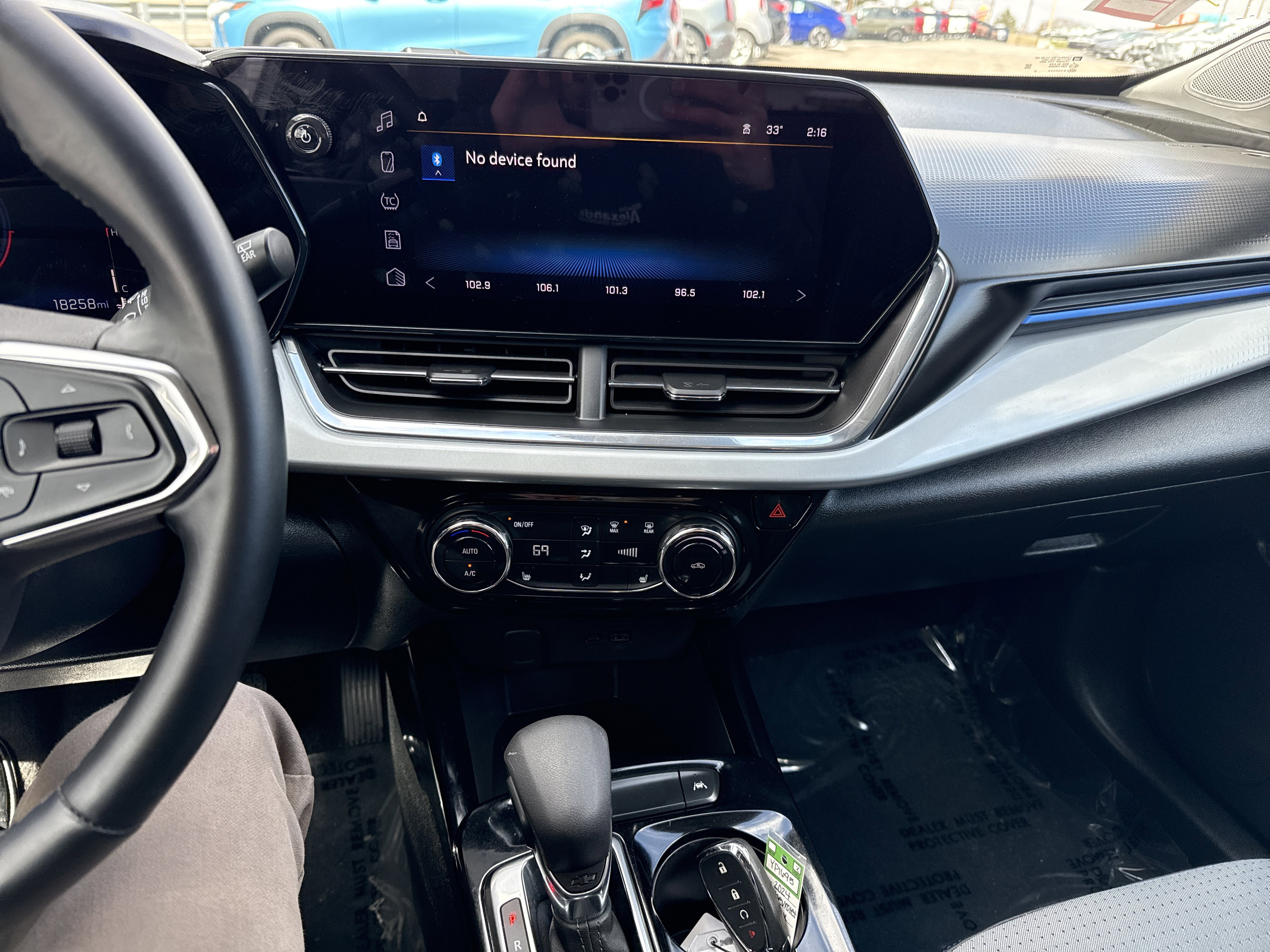 Used 2024 Chevrolet Trax RS w/ Driver Confidence Package image 17