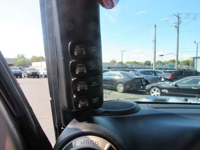 Used 2016 Jeep Wrangler Unlimited Sahara image 13