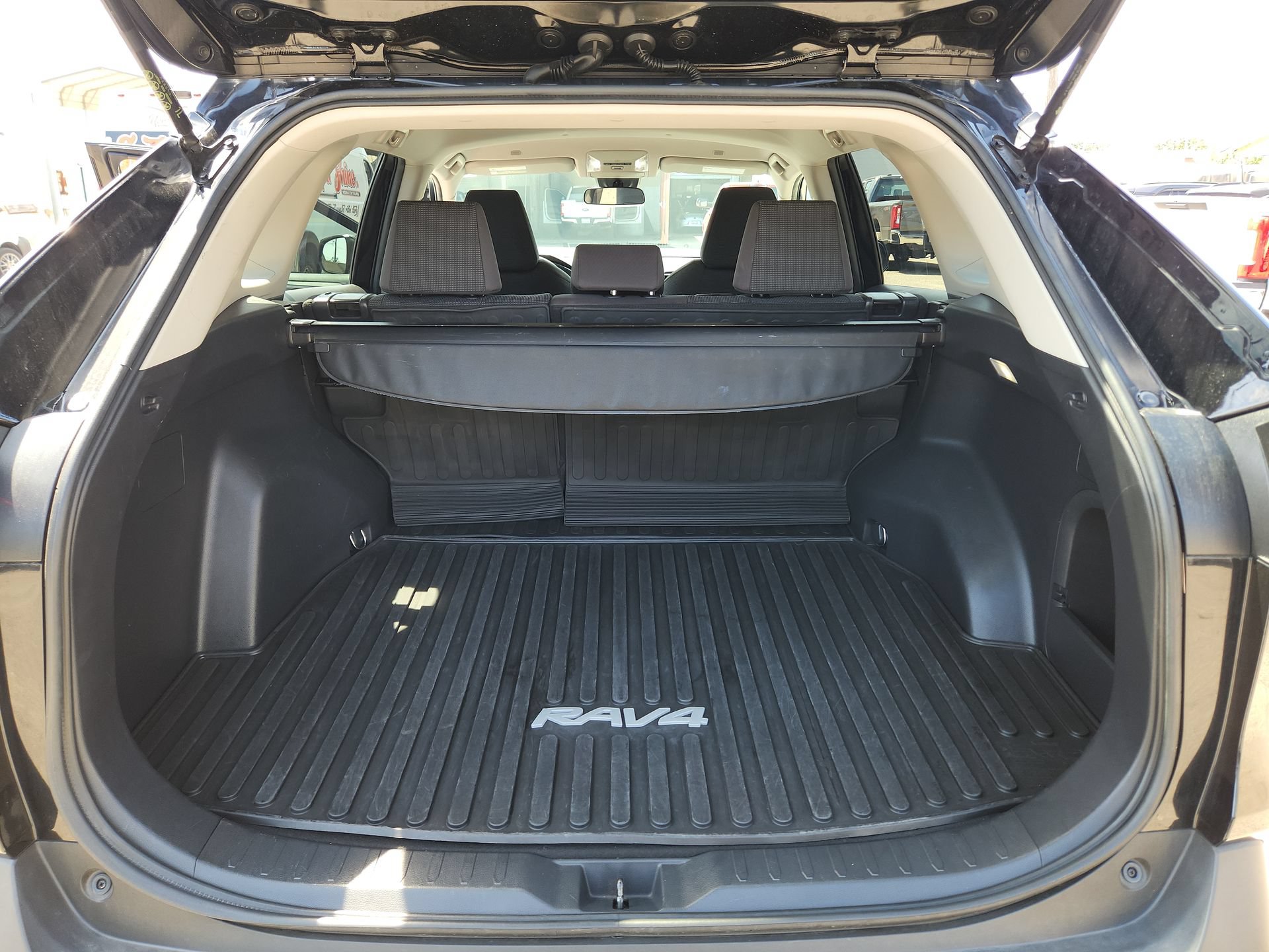 Used 2023 Toyota RAV4 LE AWD/4WD image 20