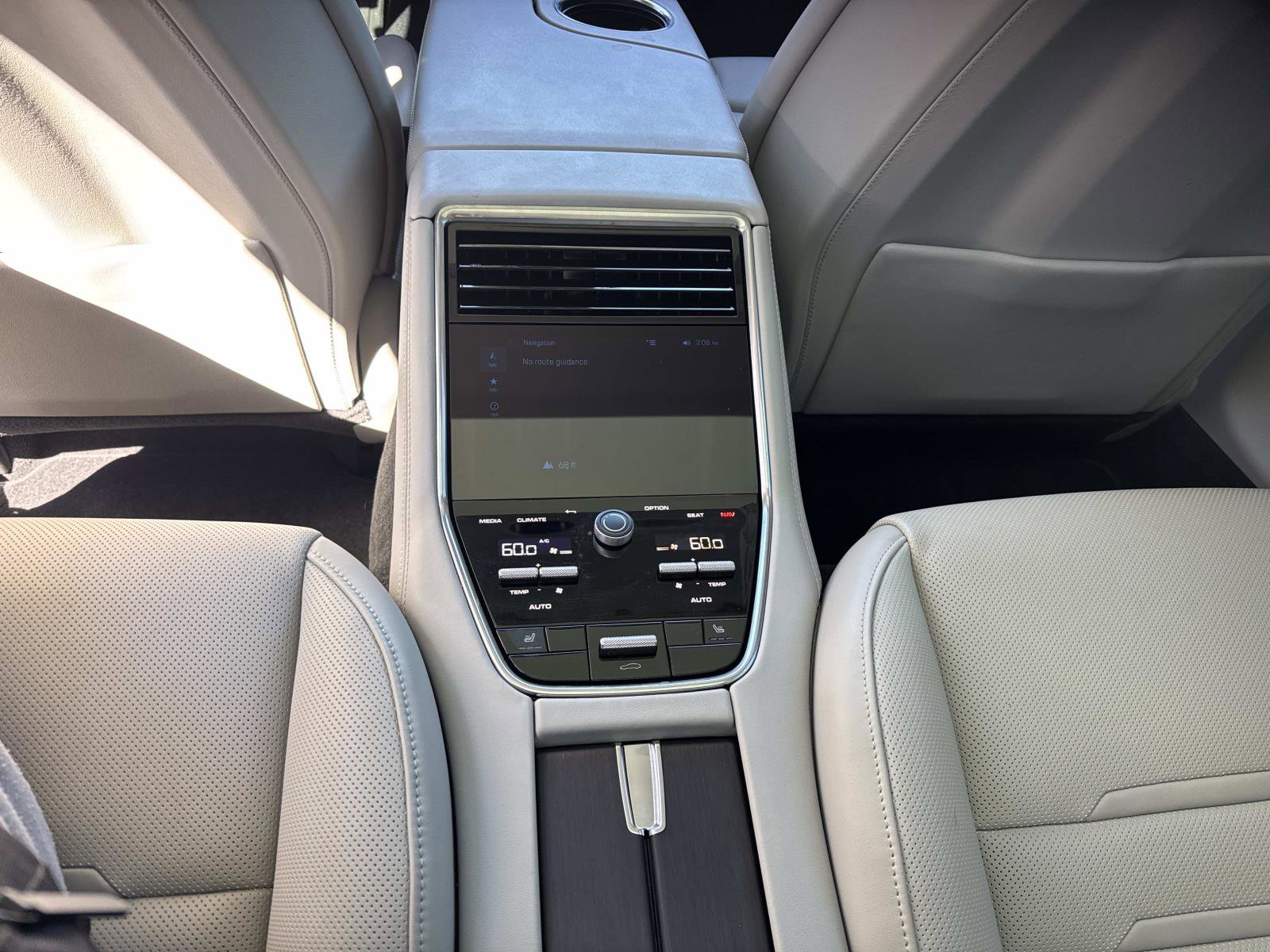 Used 2023 Porsche Panamera 4 Platinum Edition image 15