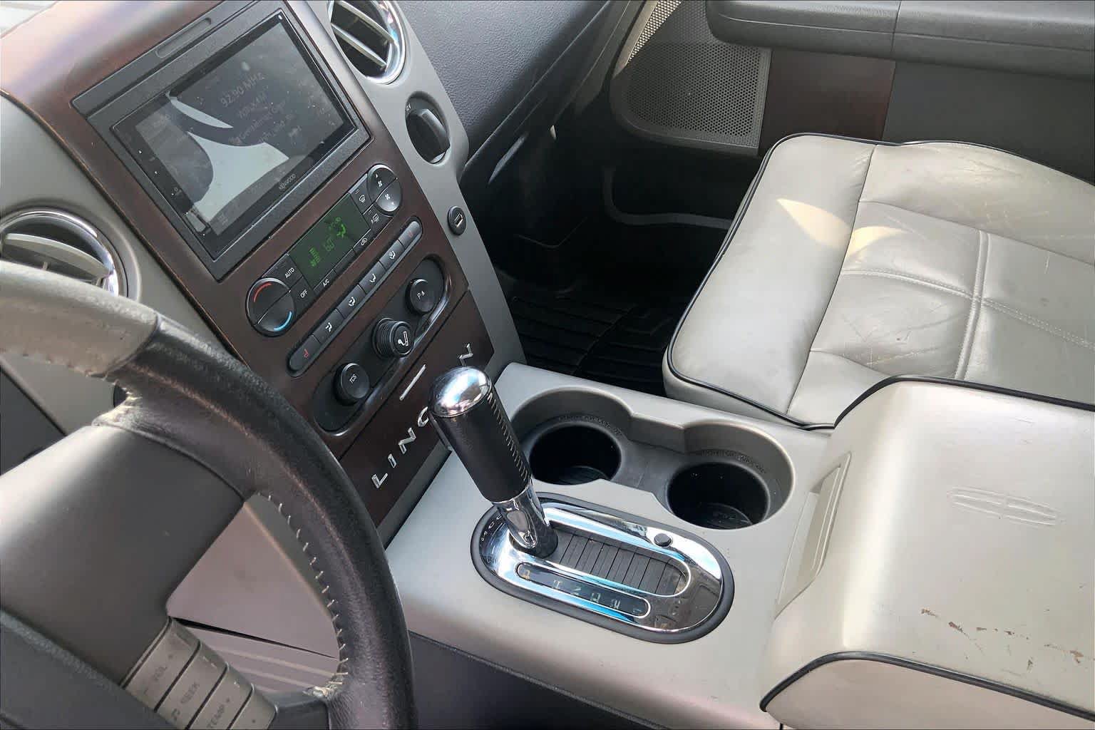 Used 2006 Lincoln Mark LT 2WD image 16
