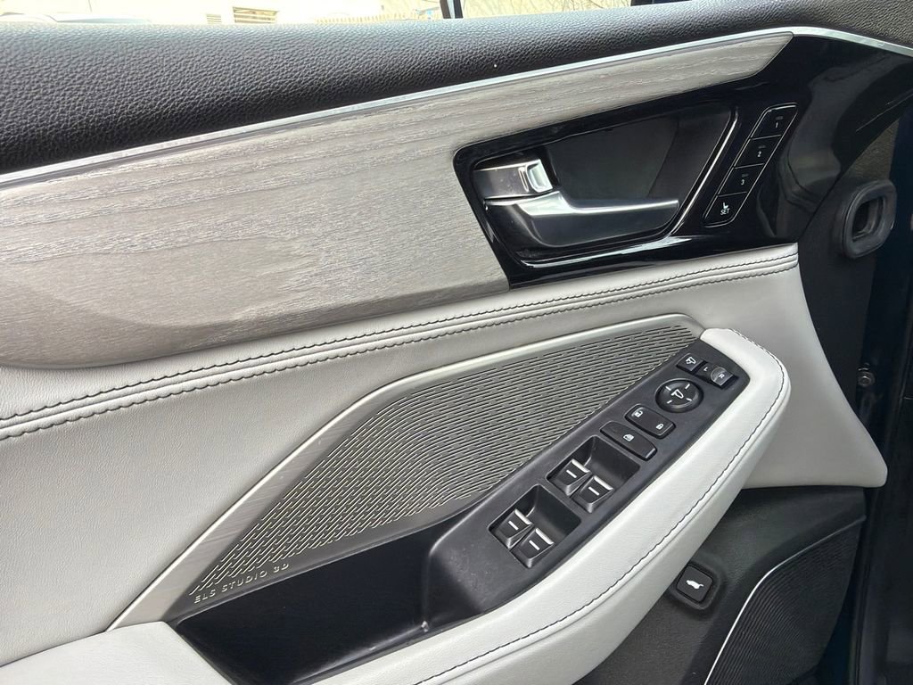 Used 2023 Acura MDX SH-AWD w/ Advance Package image 37