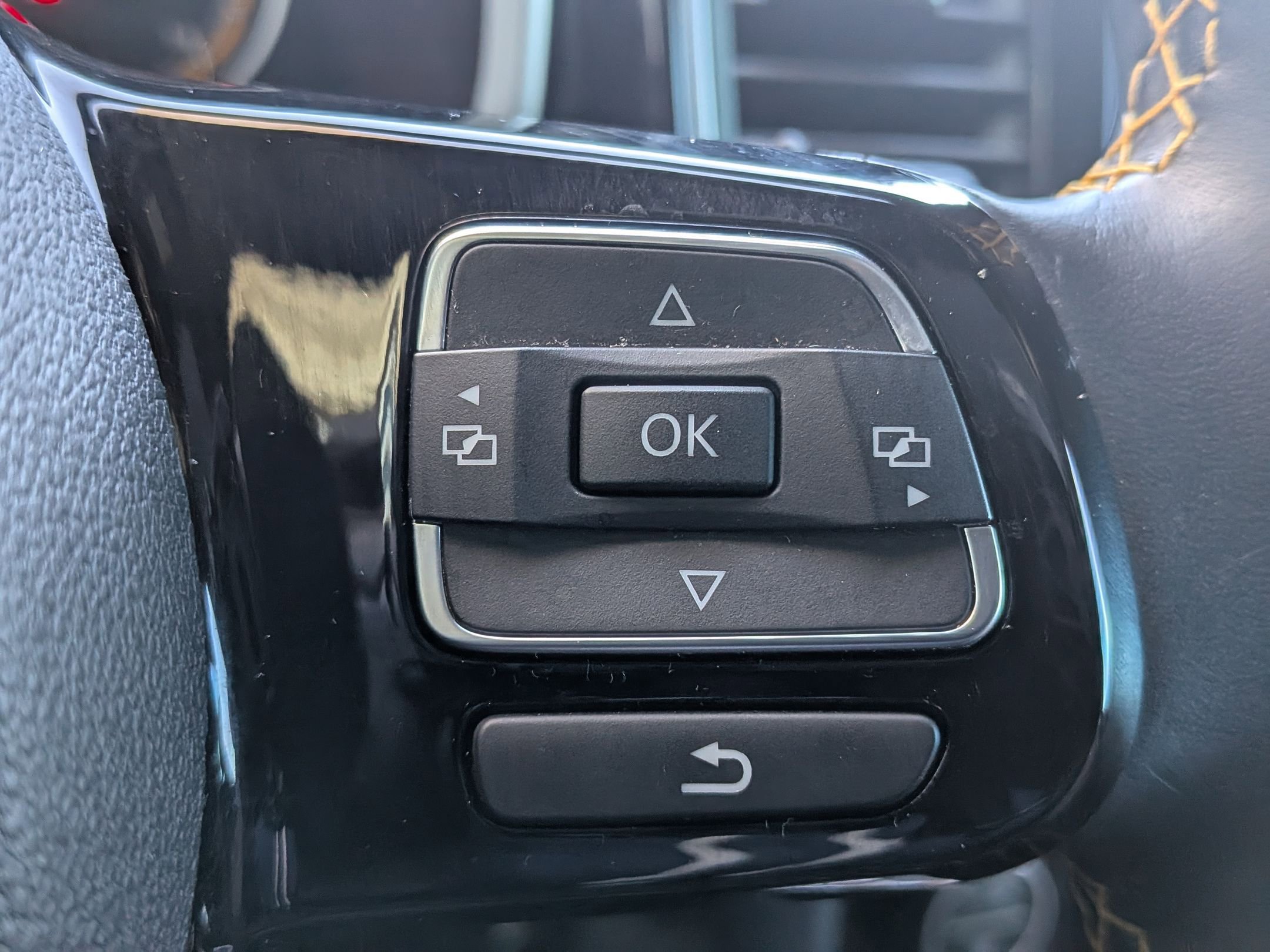 Used 2018 Volkswagen Beetle 2.0T Dune image 15