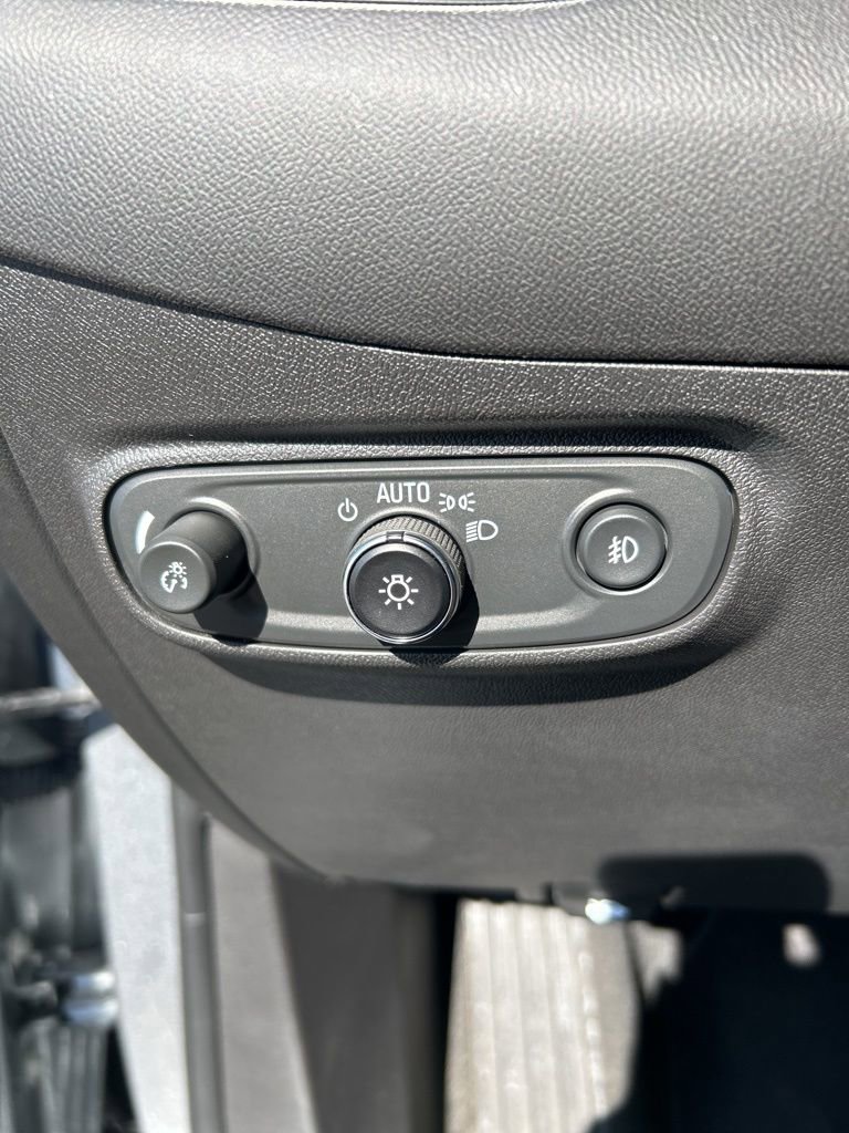 Used 2023 Chevrolet Equinox Premier image 29