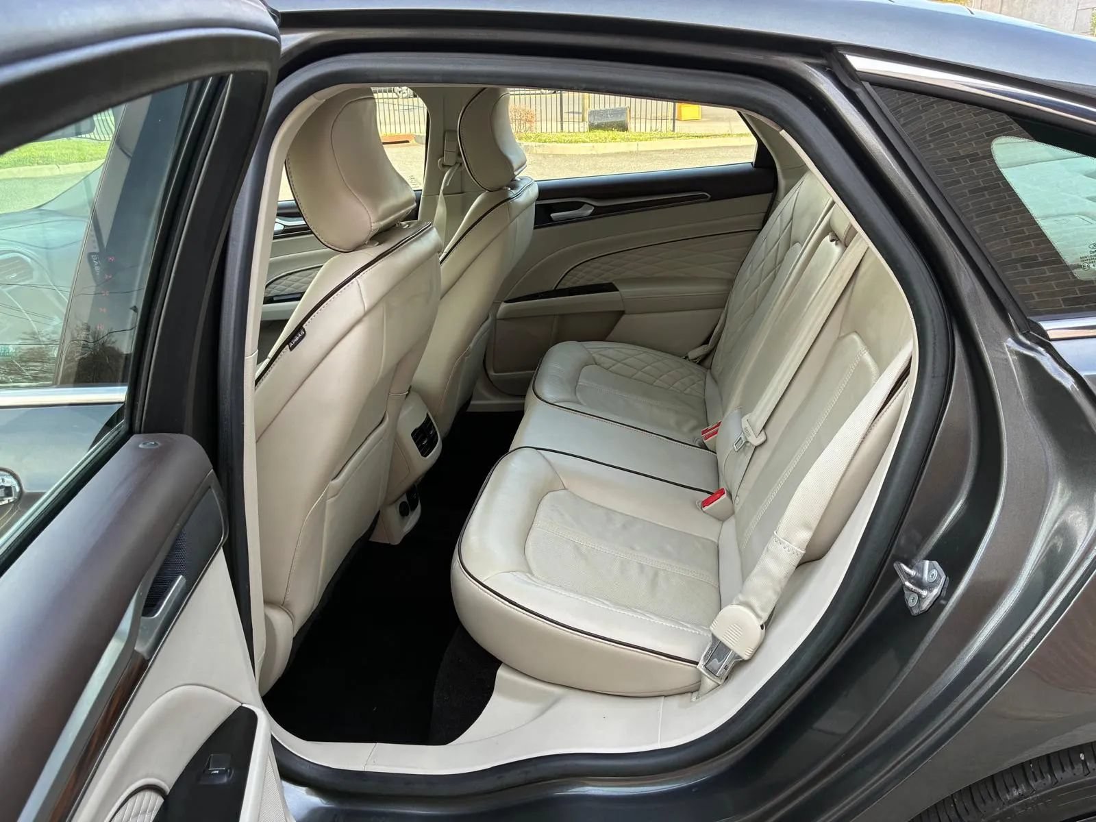 Used 2017 Ford Fusion Platinum AWD/4WD image 10