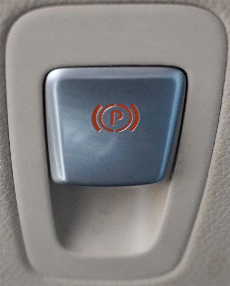 Used 2016 Mercedes-Benz C 300 4MATIC Sedan image 37