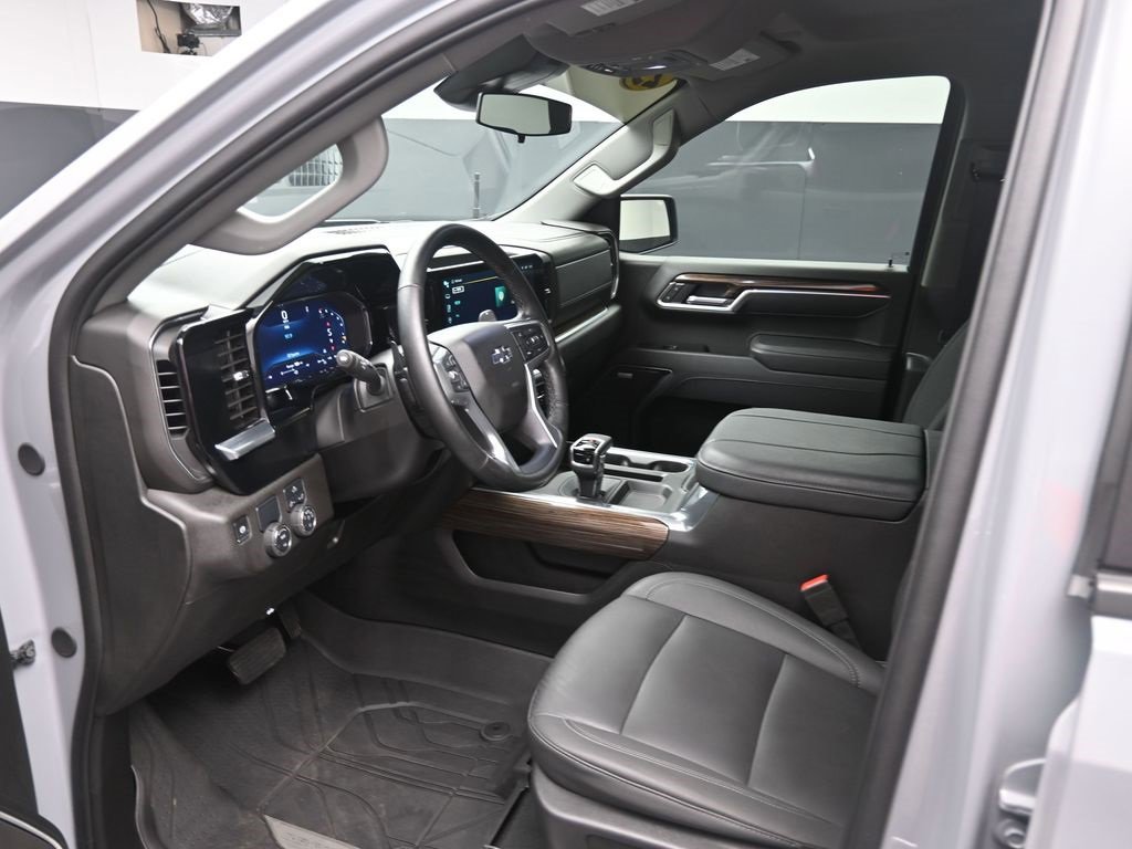 Used 2025 Chevrolet Silverado 1500 RST w/ Convenience Package II image 17