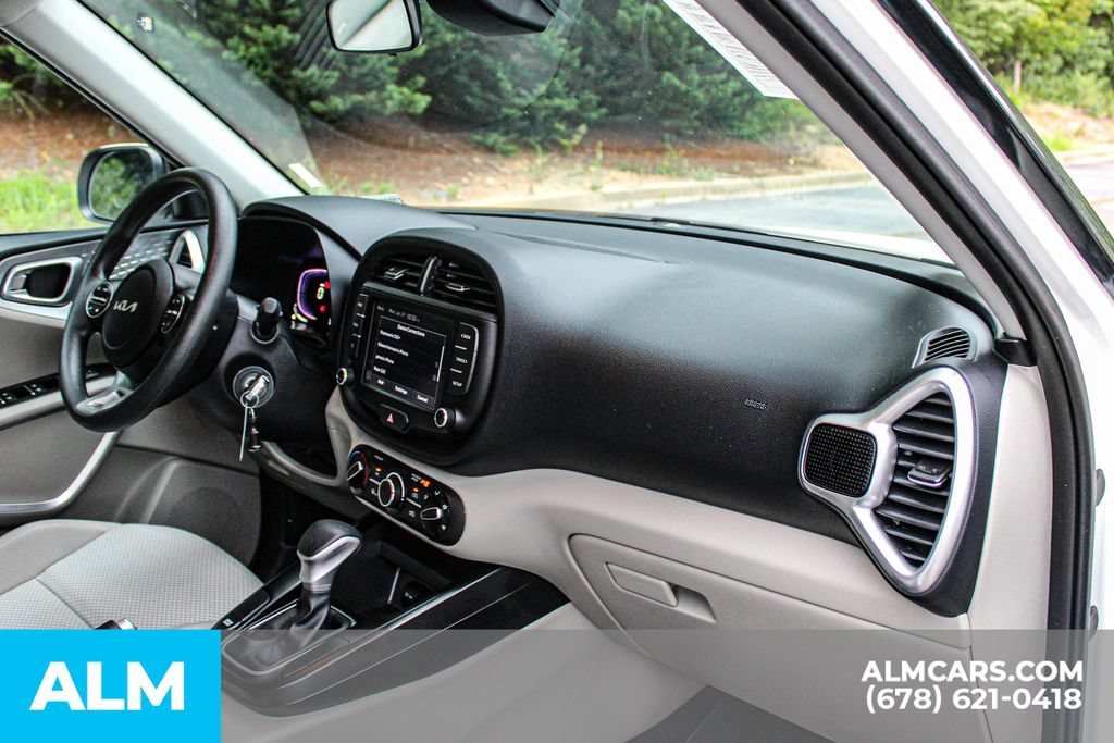 Used 2025 Kia Soul LX w/ LX Technology Package FWD image 23