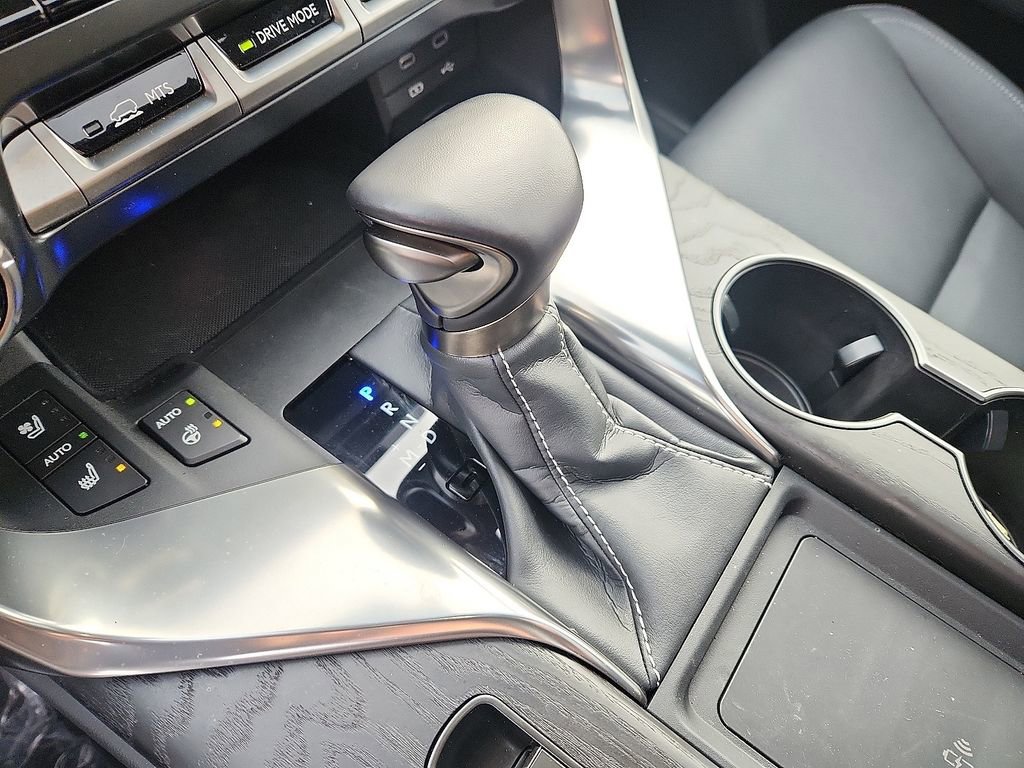 Used 2025 Lexus LX 600 4WD w/ Luxury Package image 16