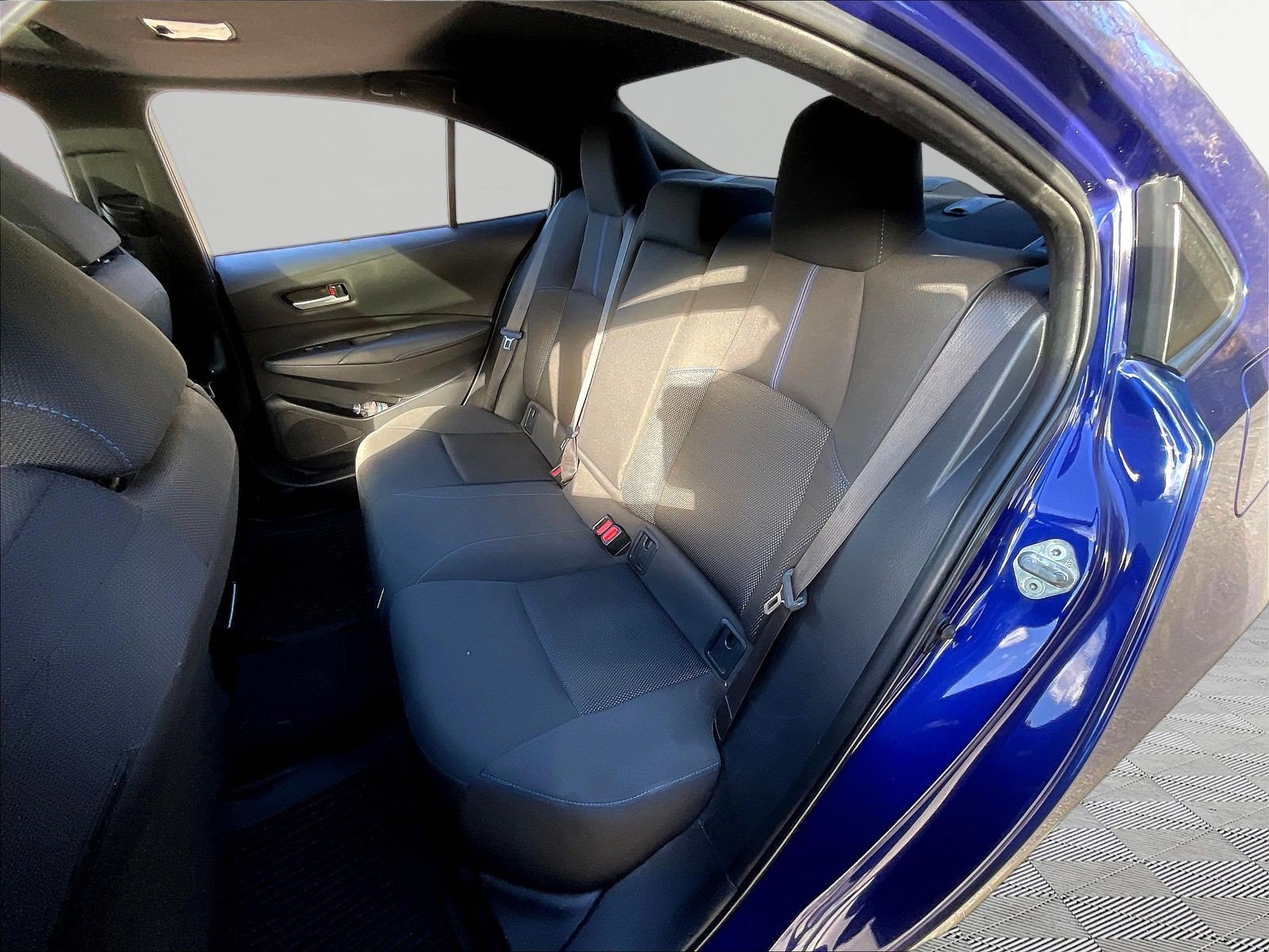 Used 2020 Toyota Corolla SE w/ SE Premium Package FWD image 23