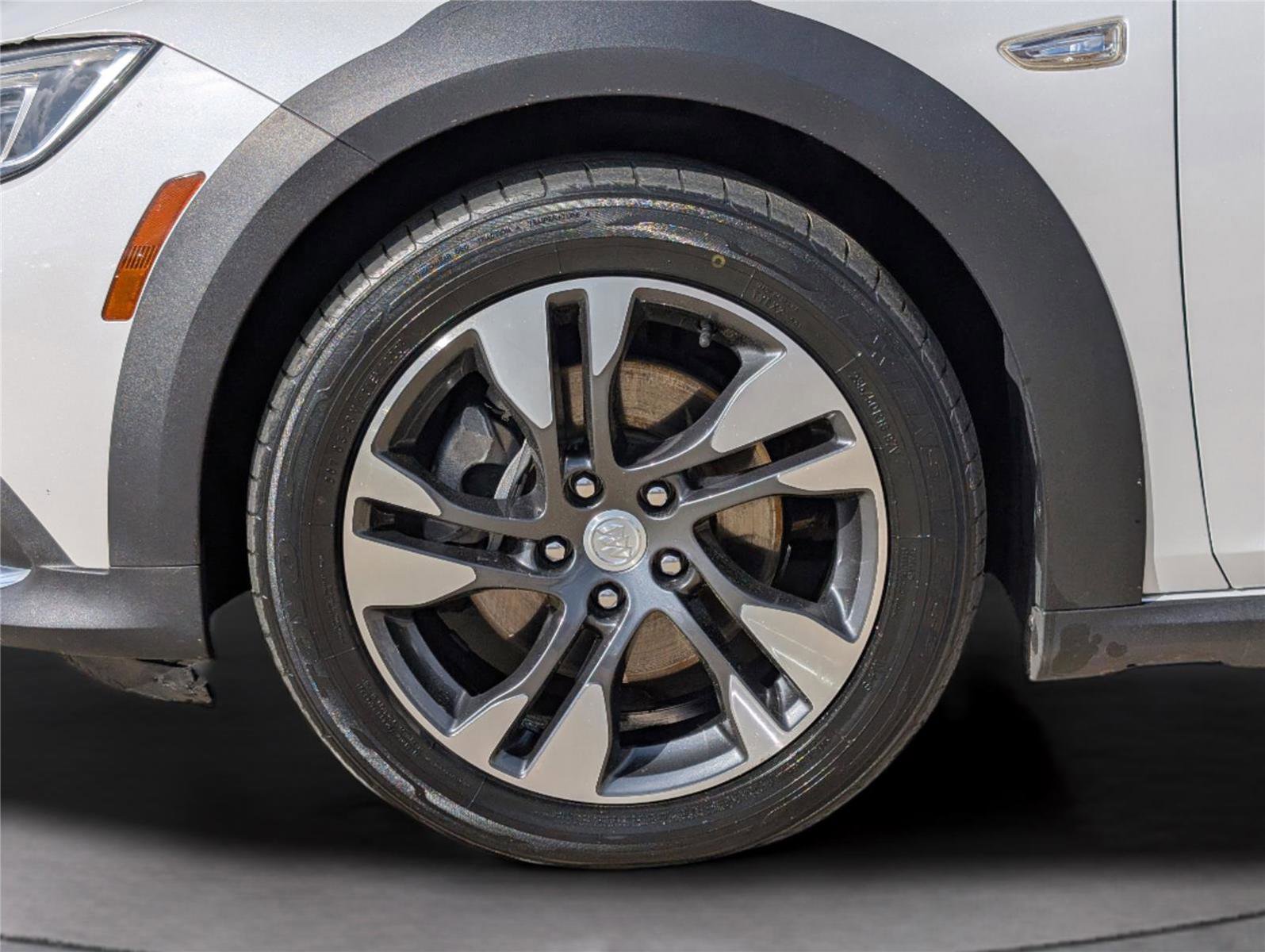 Used 2018 Buick Regal Essence w/ Driver Confidence Package #1 image 8