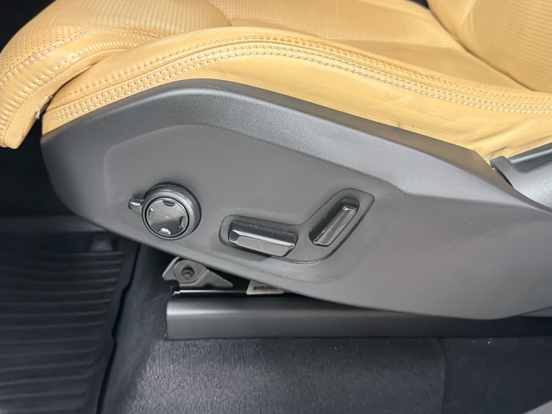 Used 2017 Volvo XC90 T6 Inscription w/ Vision Package image 20