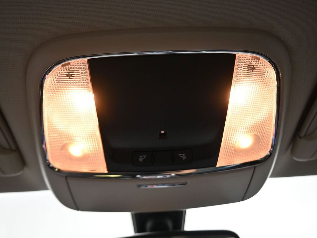 Used 2023 Chrysler 300 Touring image 11