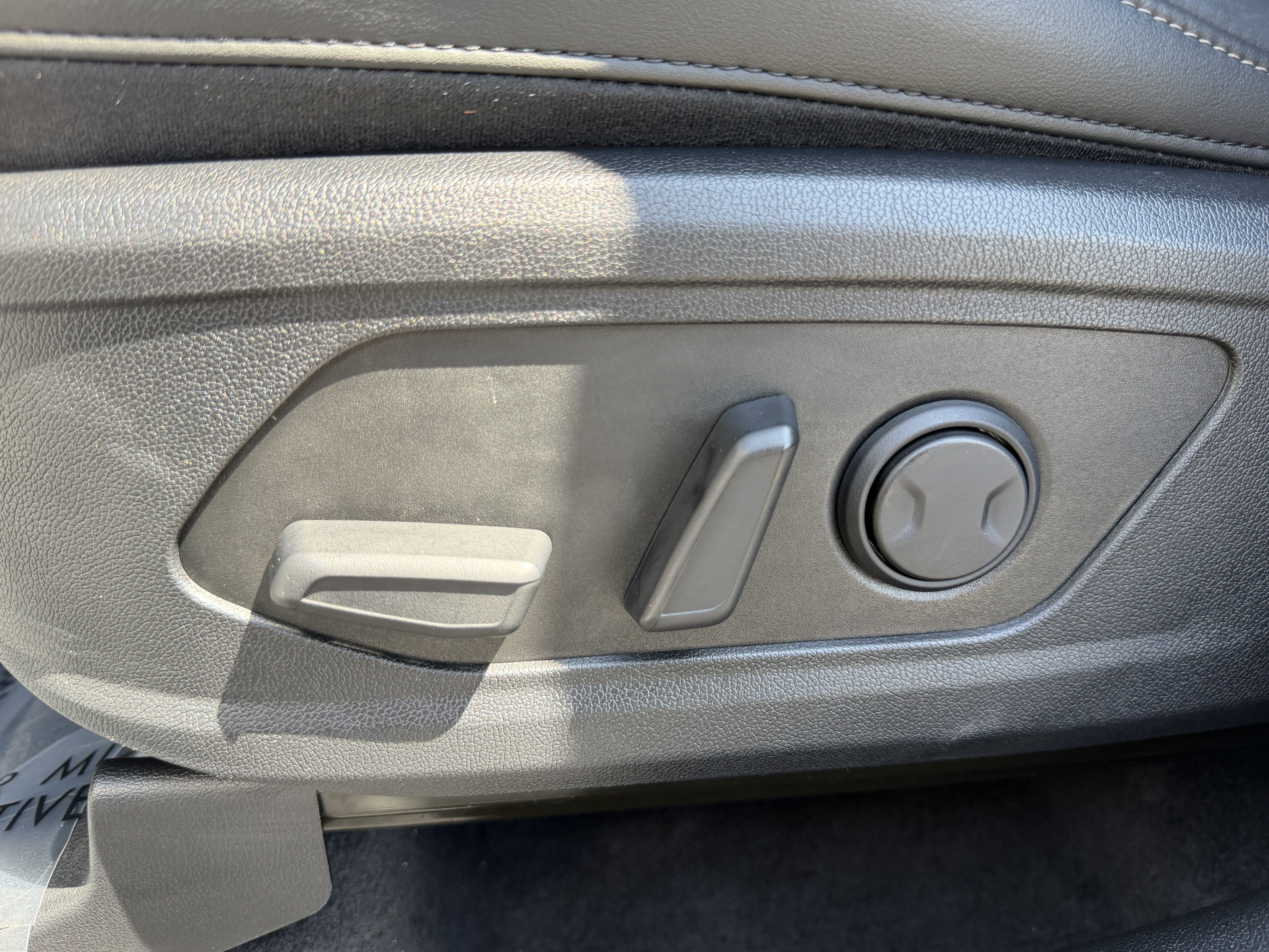Certified 2025 Kia Sorento S w/ Panoramic Sunroof Package FWD image 16