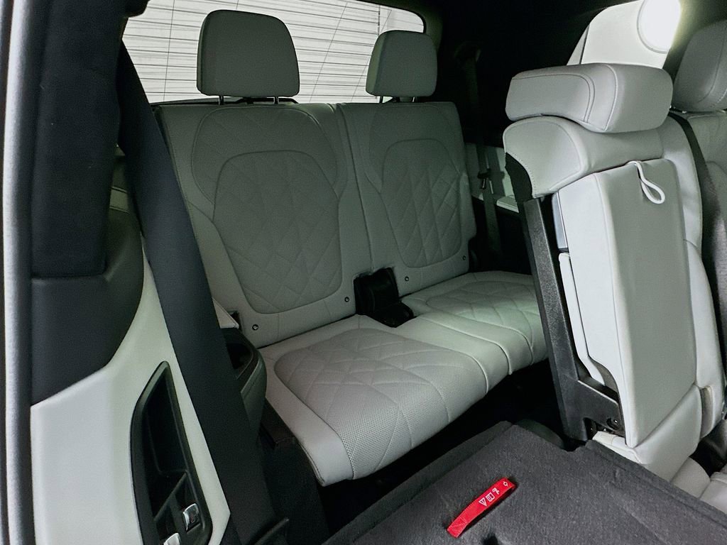 Used 2023 BMW X7 xDrive40i w/ Parking Assistance Package image 28