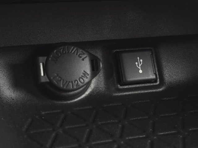 Certified 2021 Toyota RAV4 LE AWD/4WD image 28