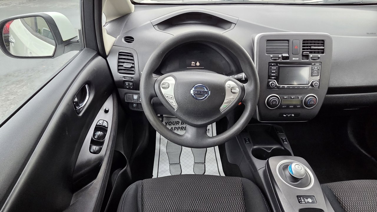 Used 2016 Nissan Leaf S w/ Charger Package image 17