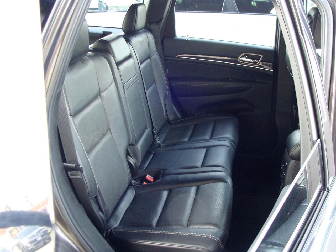 Used 2014 Jeep Grand Cherokee Overland AWD/4WD image 11