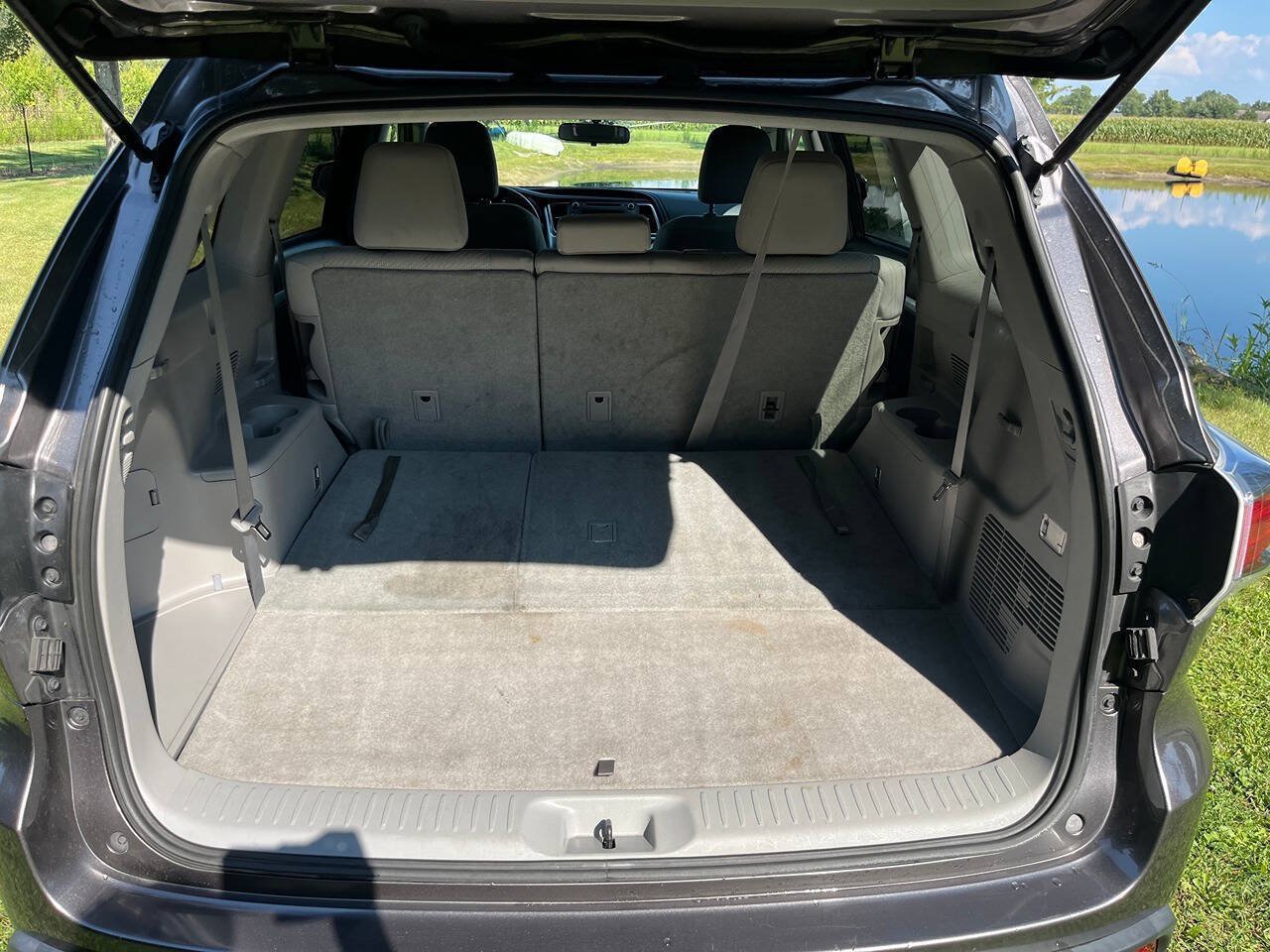 Used 2015 Toyota Highlander LE AWD/4WD image 11