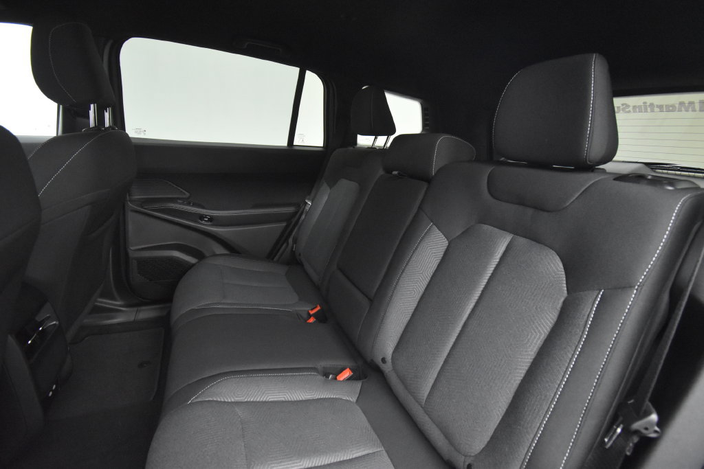 Used 2026 Jeep Cherokee Laredo AWD/4WD image 18