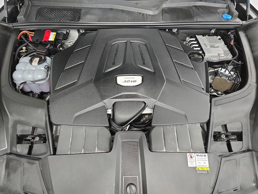 Certified 2021 Porsche Cayenne Coupe AWD/4WD image 33