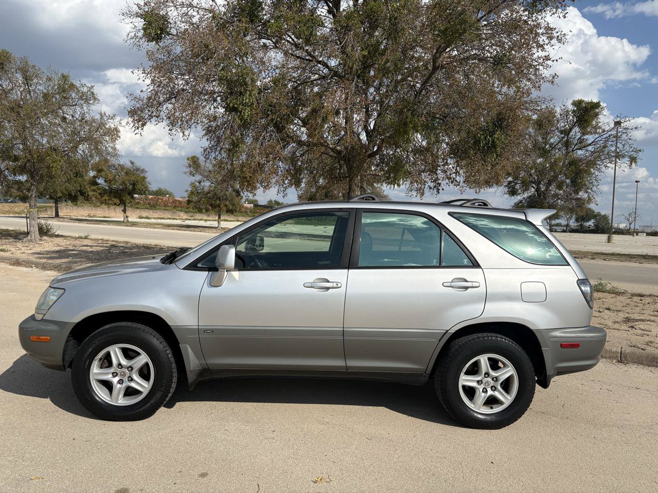 Used 2001 Lexus RX 300 w/ Premium Pkg Plus FWD image 14
