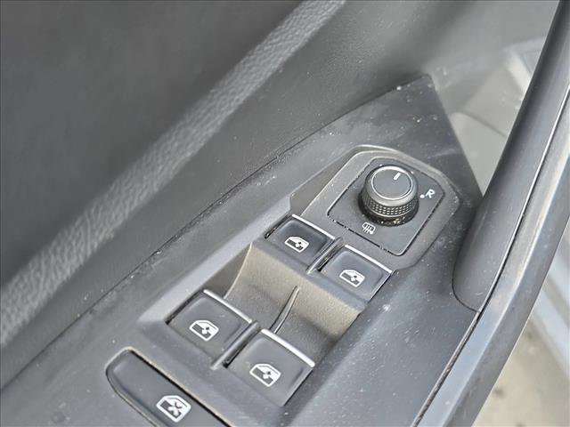 Used 2022 Volkswagen Jetta SE w/ Panoramic Sunroof Package FWD image 8