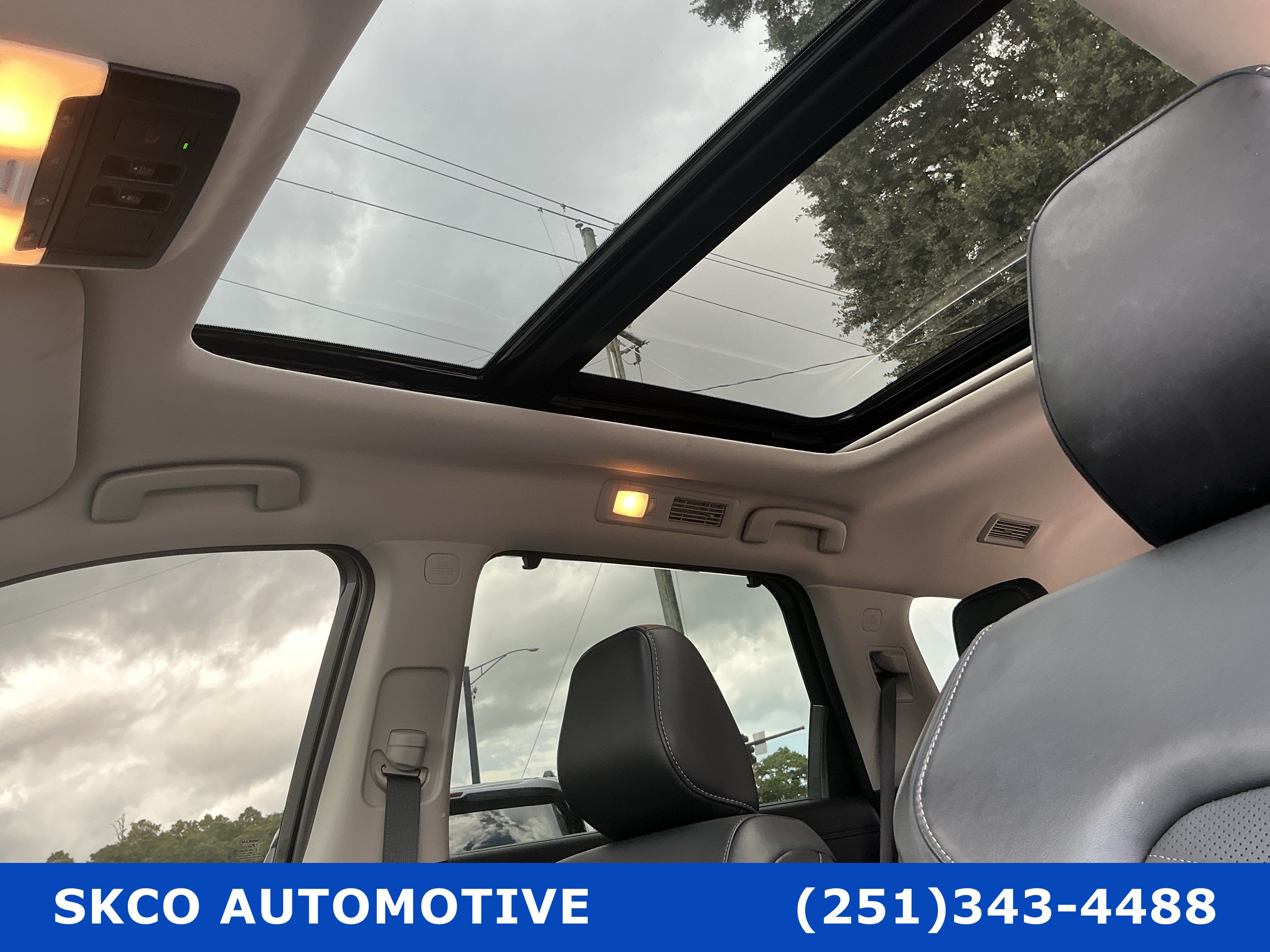 Used 2025 Nissan Pathfinder Platinum FWD image 26