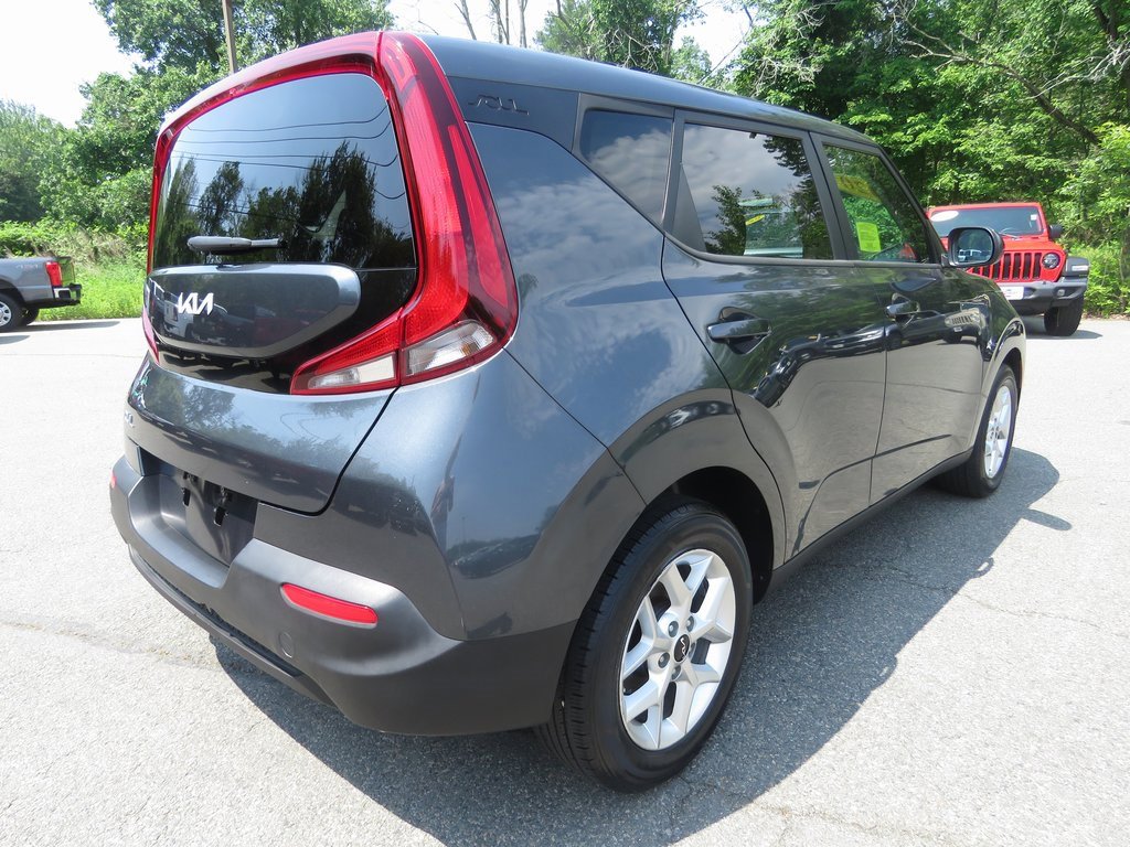 Used 2022 Kia Soul LX w/ Technology Package image 6