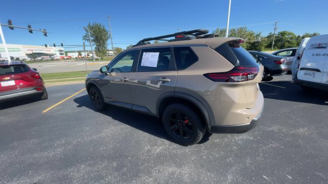 Used 2025 Nissan Rogue SV AWD/4WD image 8