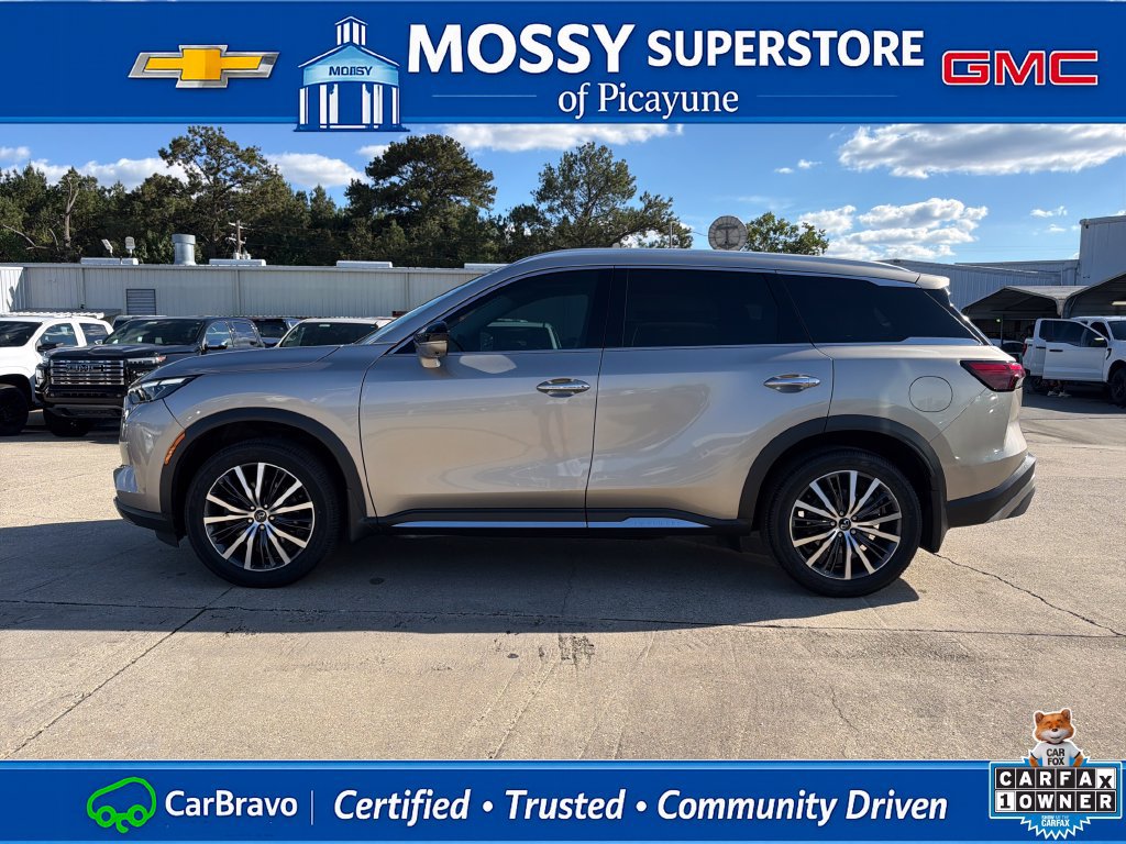 Used 2023 INFINITI QX60 Sensory w/ Cargo Package FWD image 3