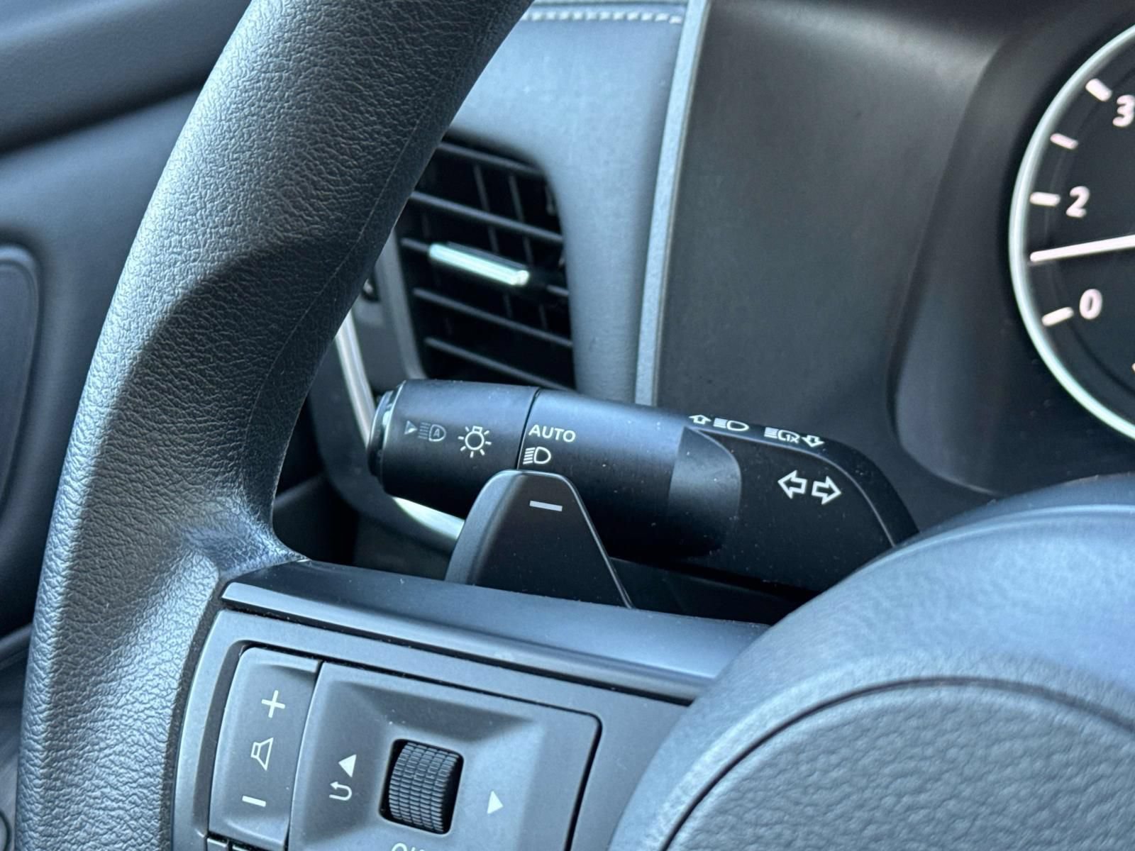 Used 2024 Nissan Rogue SV AWD/4WD image 14