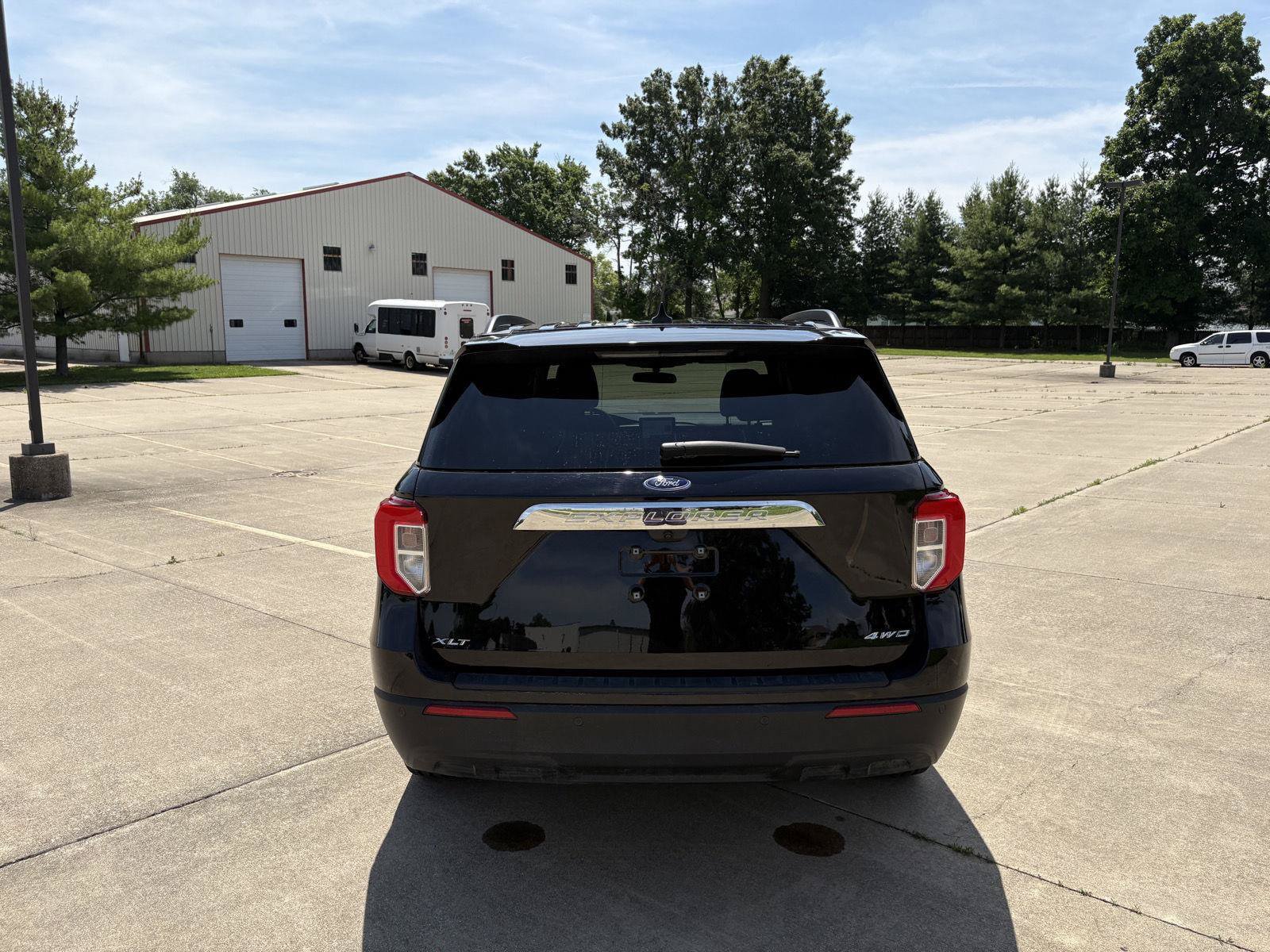 Used 2024 Ford Explorer XLT AWD/4WD image 24