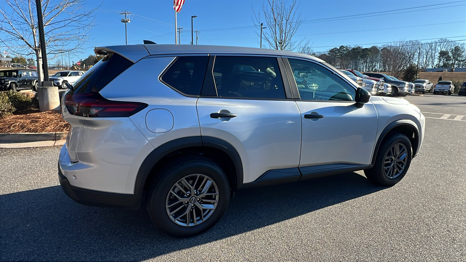 Used 2024 Nissan Rogue S image 8