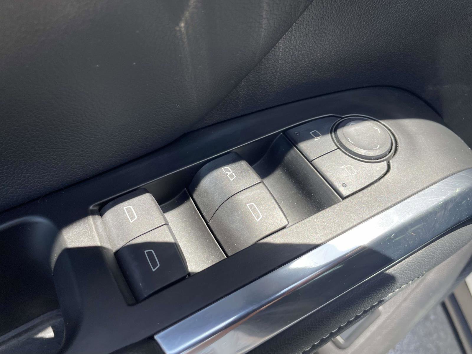 Used 2025 Chevrolet Traverse LT w/ LPO, Floor Liner Package image 6