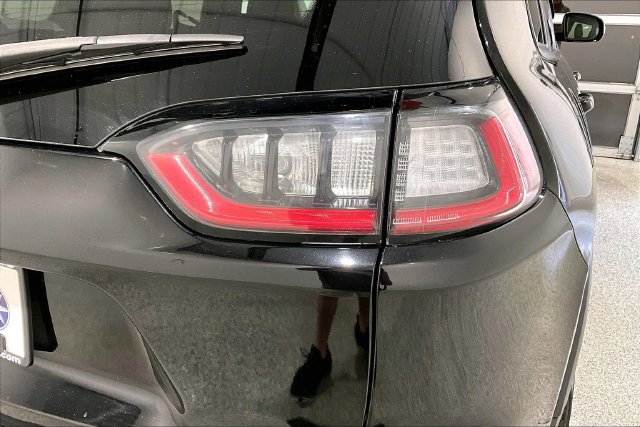 Used 2019 Jeep Cherokee Latitude w/ Comfort & Convenience Group AWD/4WD image 31