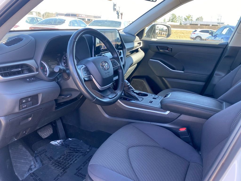 Used 2024 Toyota Highlander LE image 10