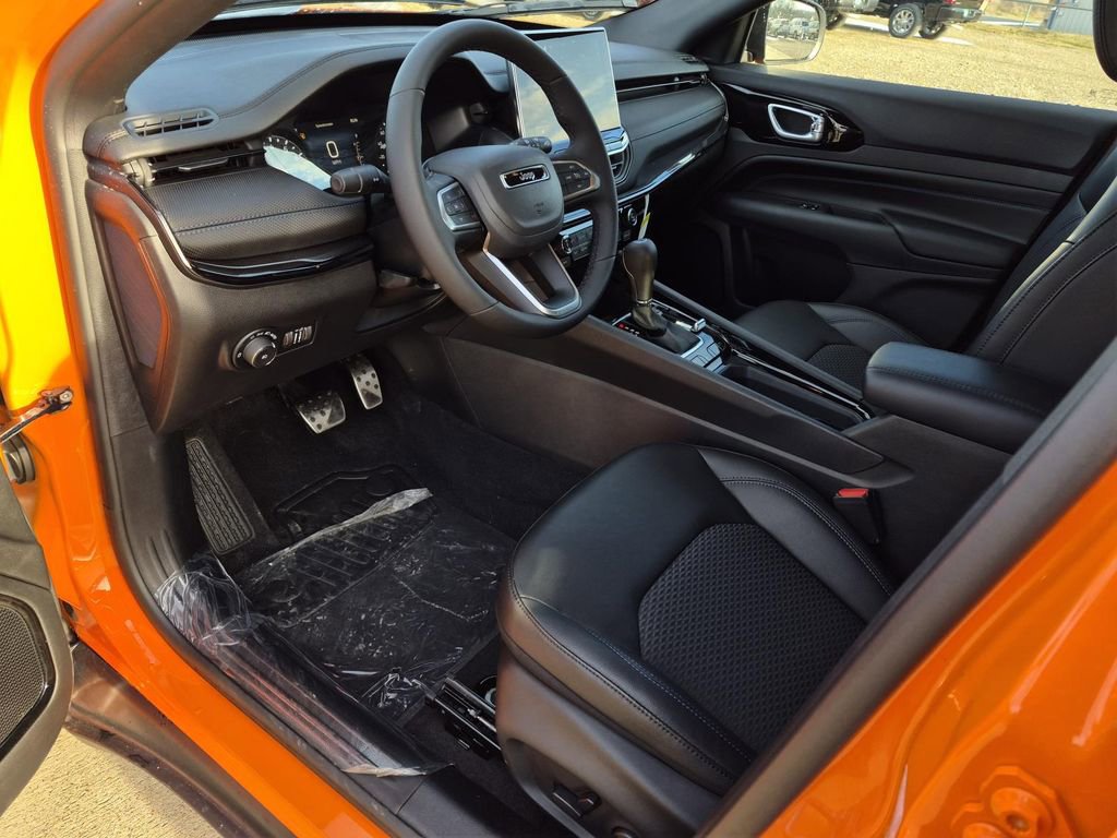 New 2026 Jeep Compass Latitude image 11