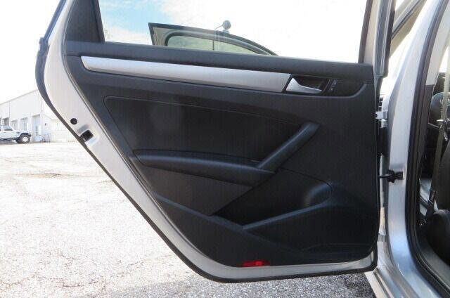 Used 2014 Volkswagen Passat 1.8T Wolfsburg Edition image 37