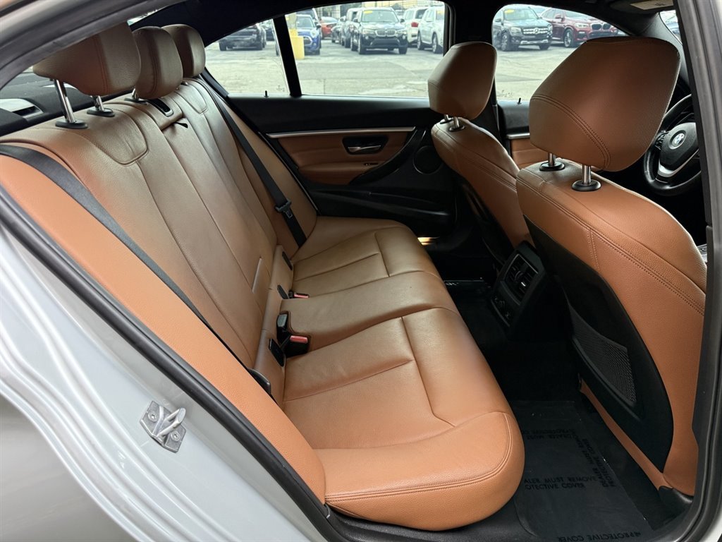 Used 2017 BMW 330i Sedan RWD image 16