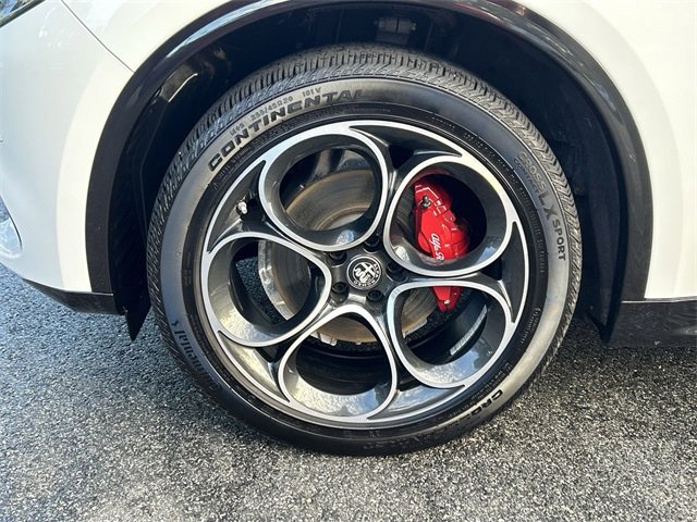 Used 2024 Alfa Romeo Stelvio Veloce image 9