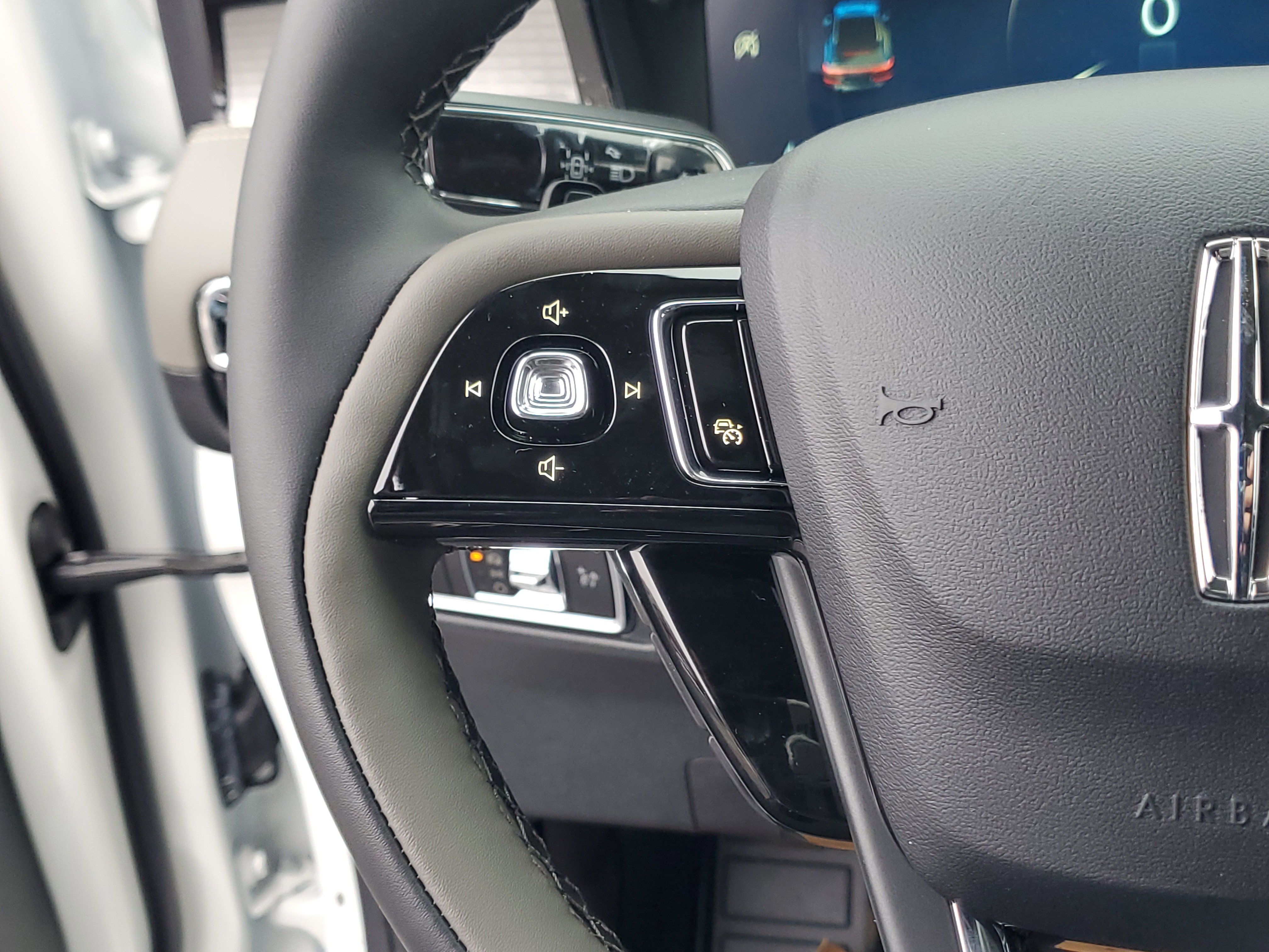 New 2026 Lincoln Corsair Premiere image 16