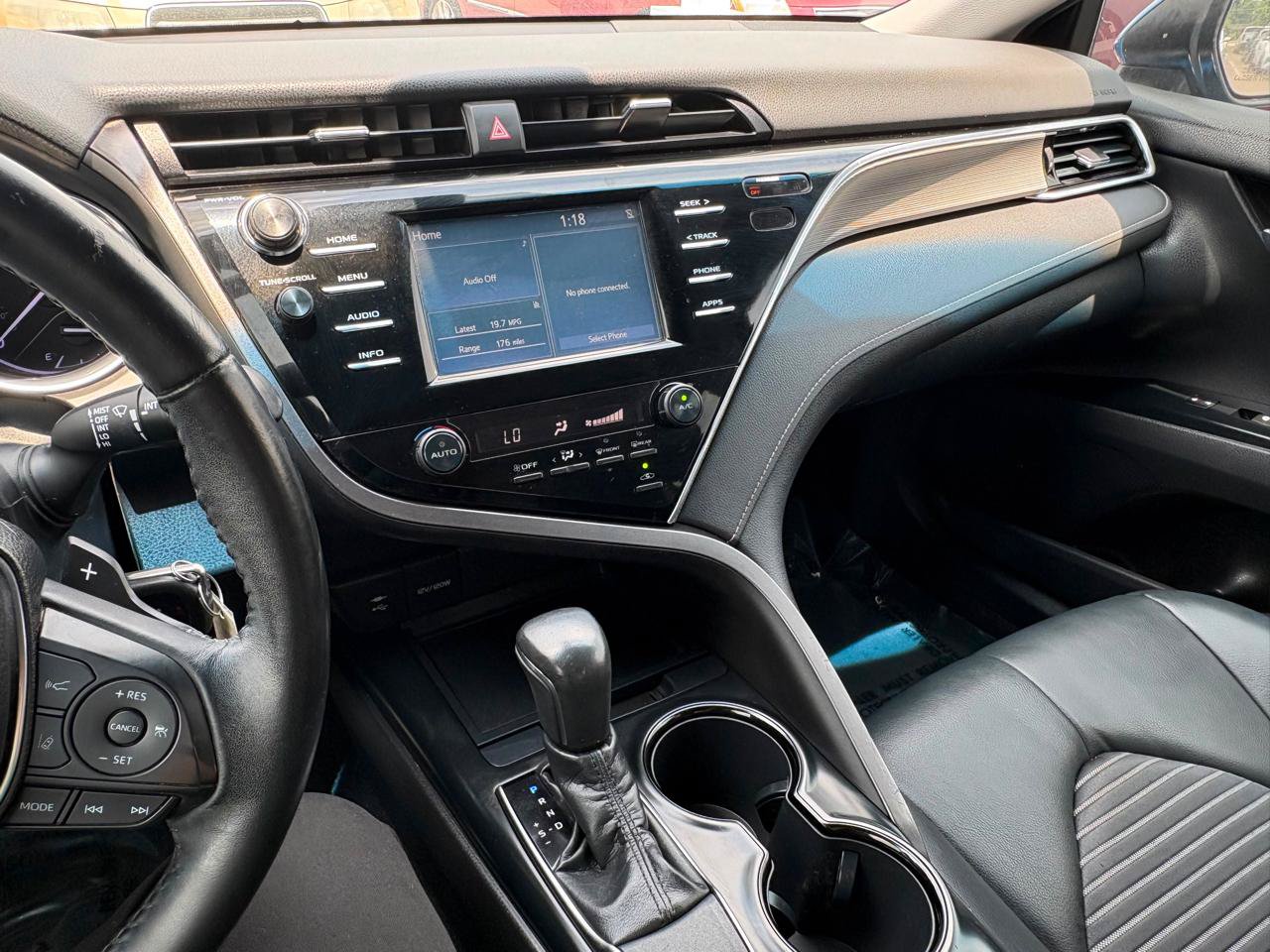 Used 2018 Toyota Camry SE w/ Moonroof Package FWD image 33
