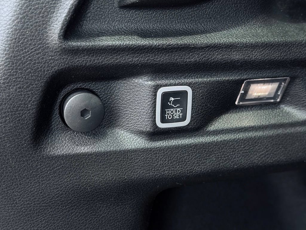 Used 2023 Jeep Grand Cherokee L Limited AWD/4WD image 13
